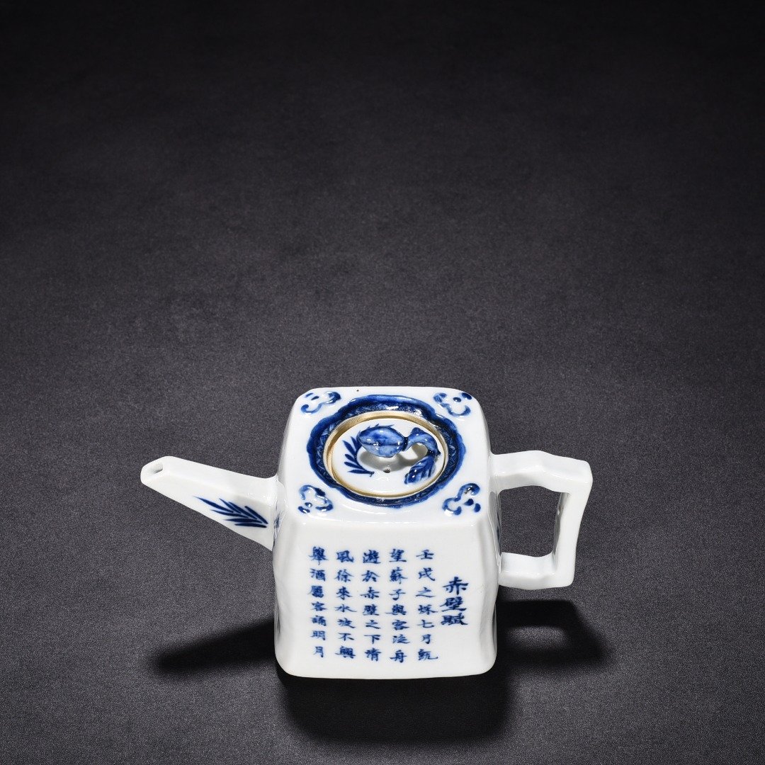 Qing Dynasty Kangxi blue and white Chibi square pot