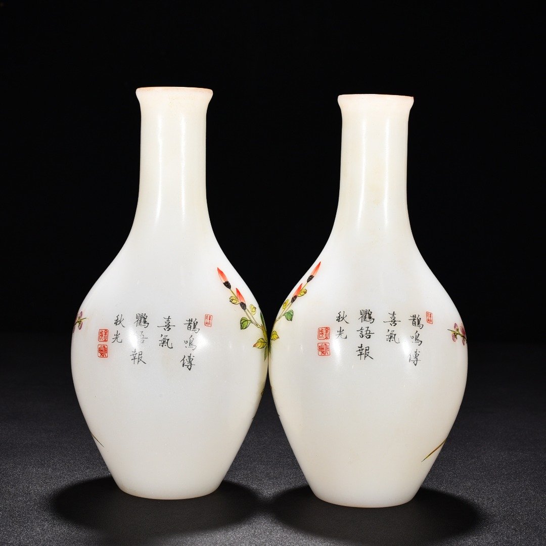 Qing Dynasty Yongzheng glazed vase with plum blossoms