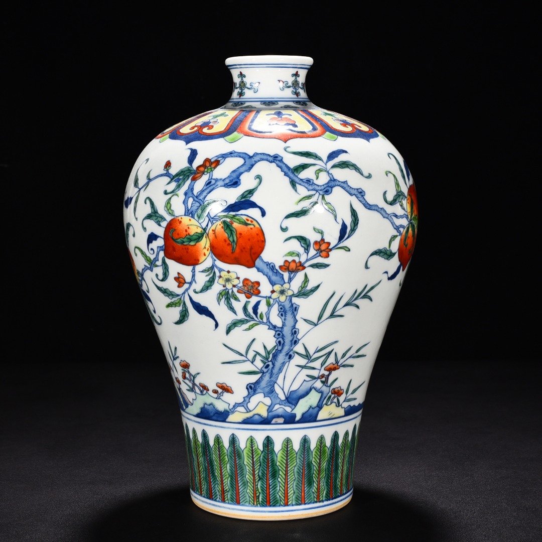Qing Dynasty Yongzheng Doucai Fushou flower pattern plum vase