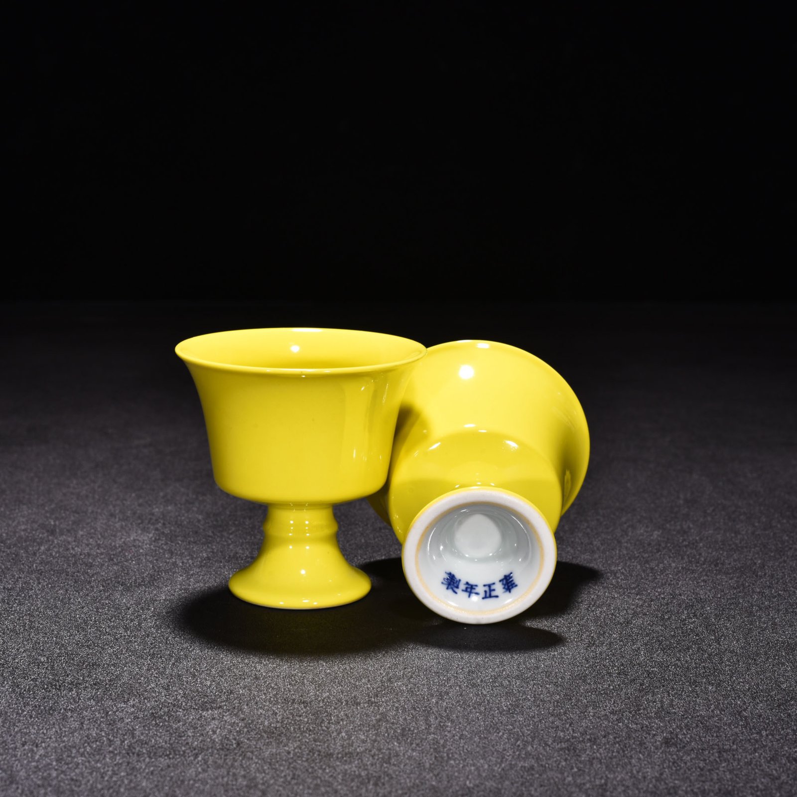 Qing Dynasty Yongzheng lemon yellow glaze stem cup
