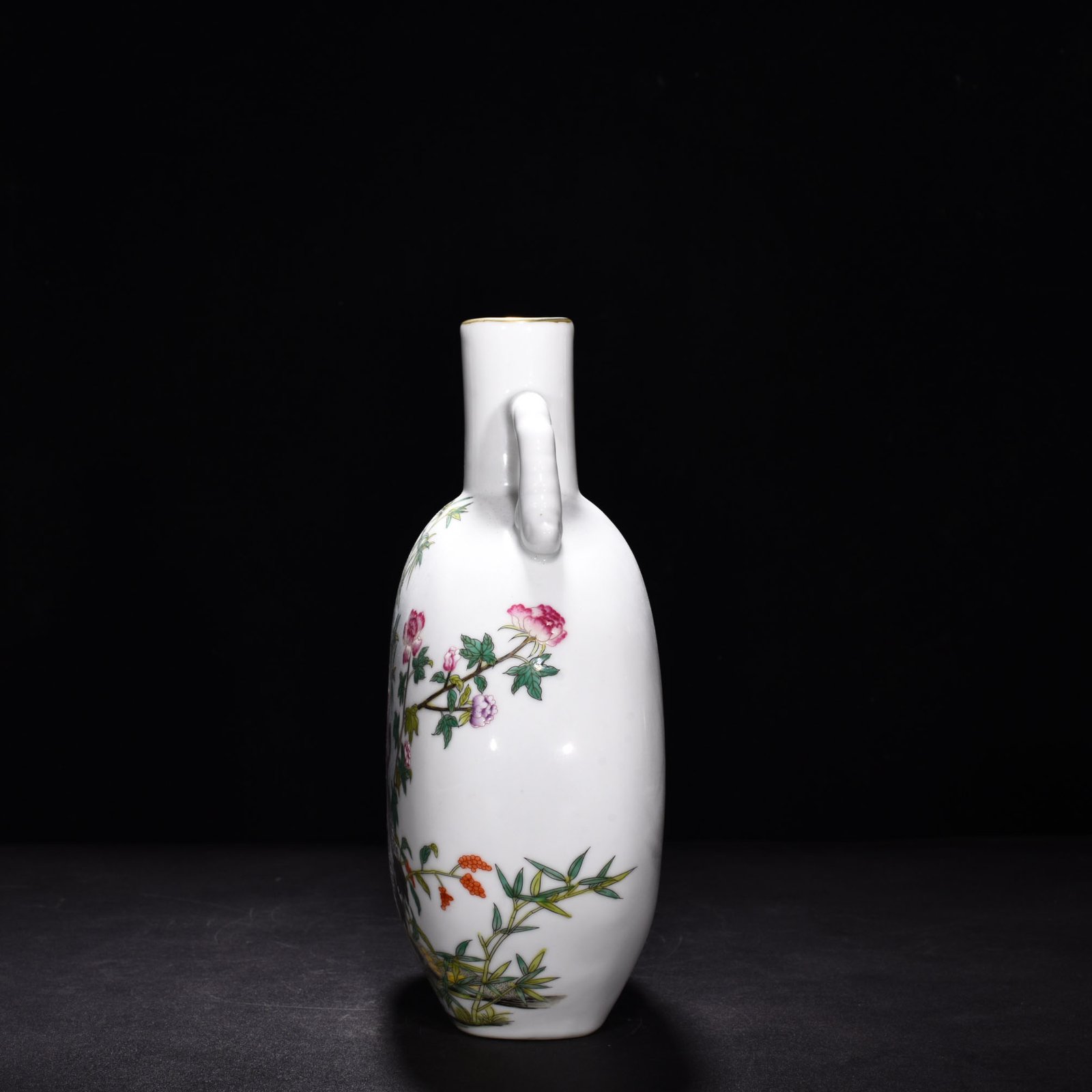 Qing Dynasty Yongzheng enamel crane and flower pattern flat vase