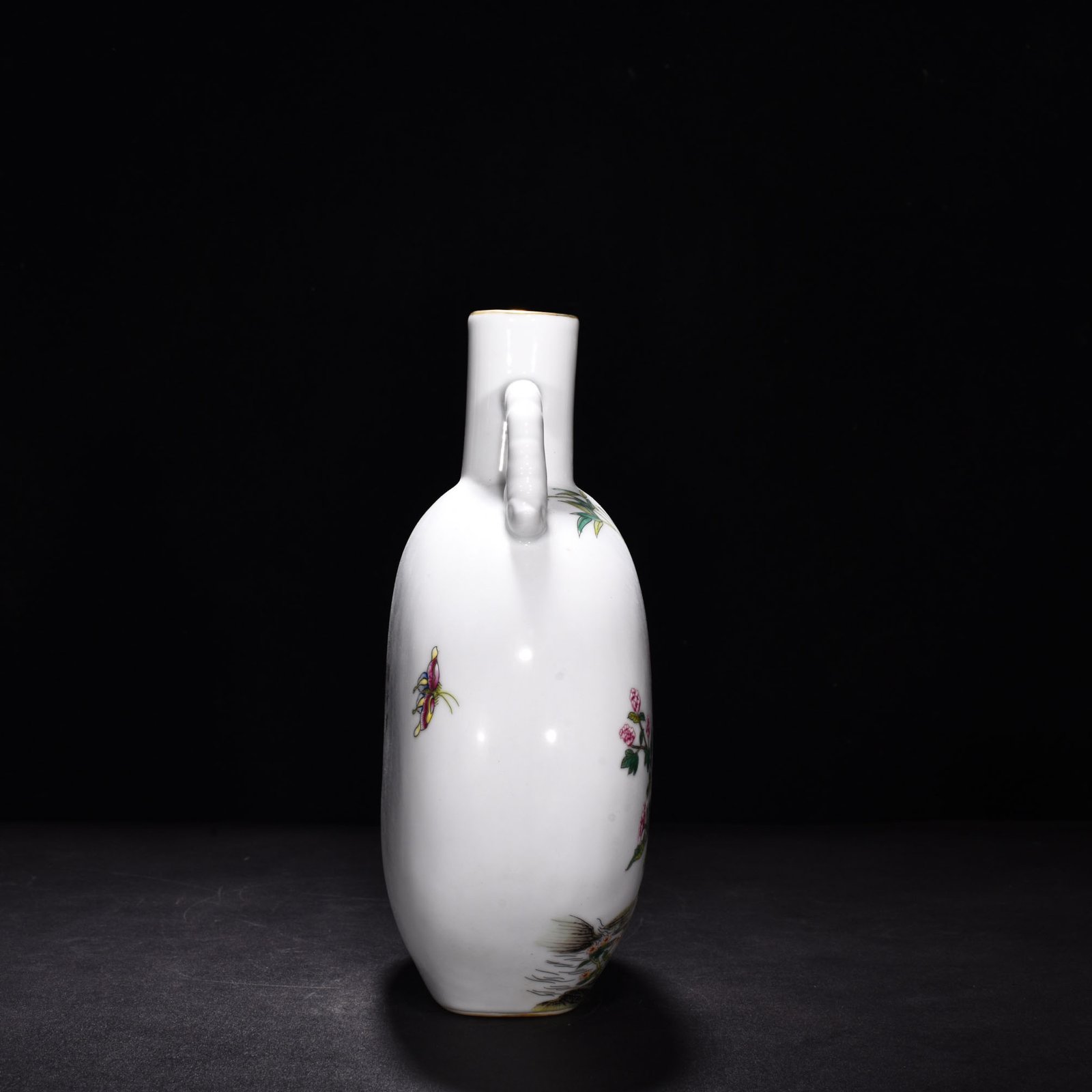Qing Dynasty Yongzheng enamel crane and flower pattern flat vase