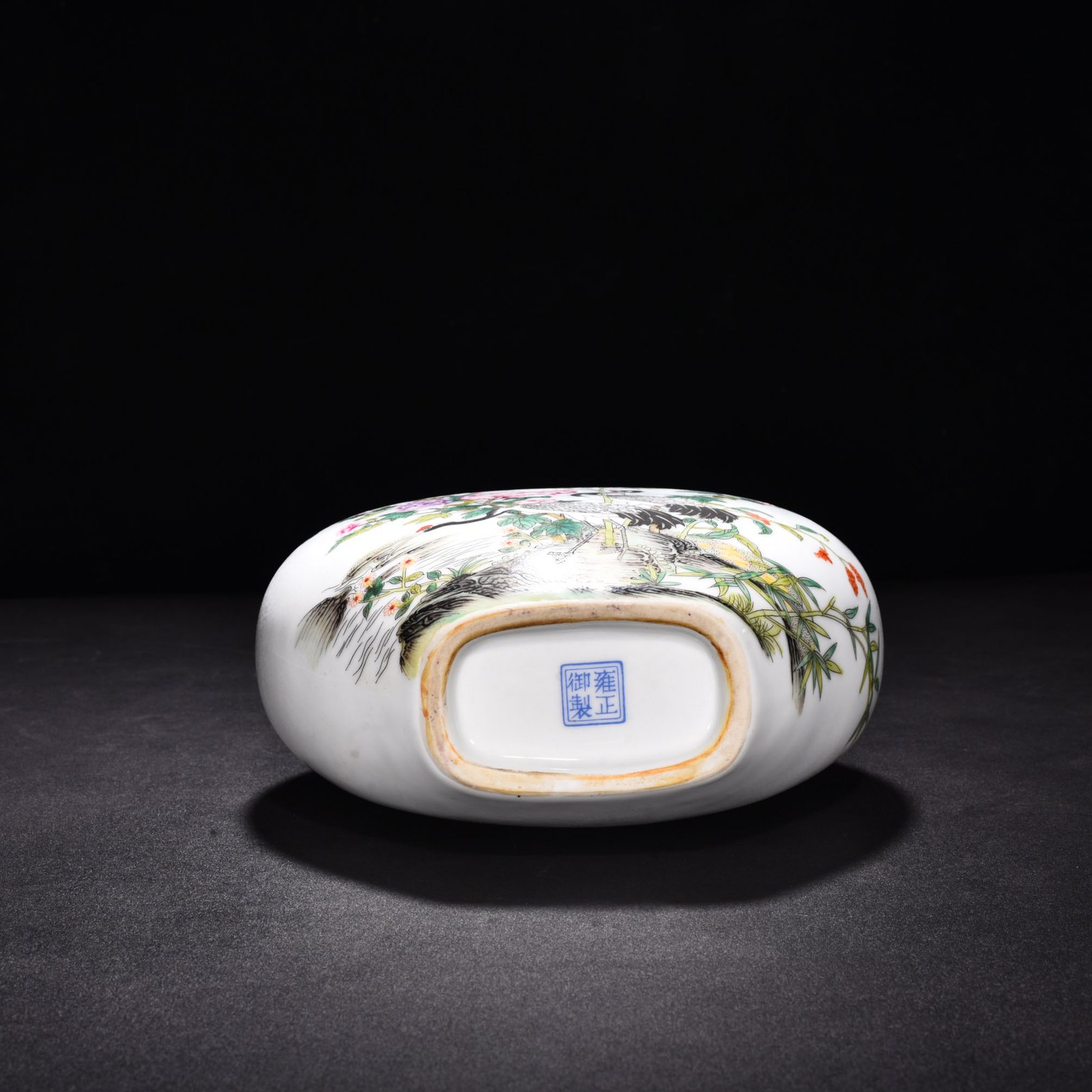 Qing Dynasty Yongzheng enamel crane and flower pattern flat vase