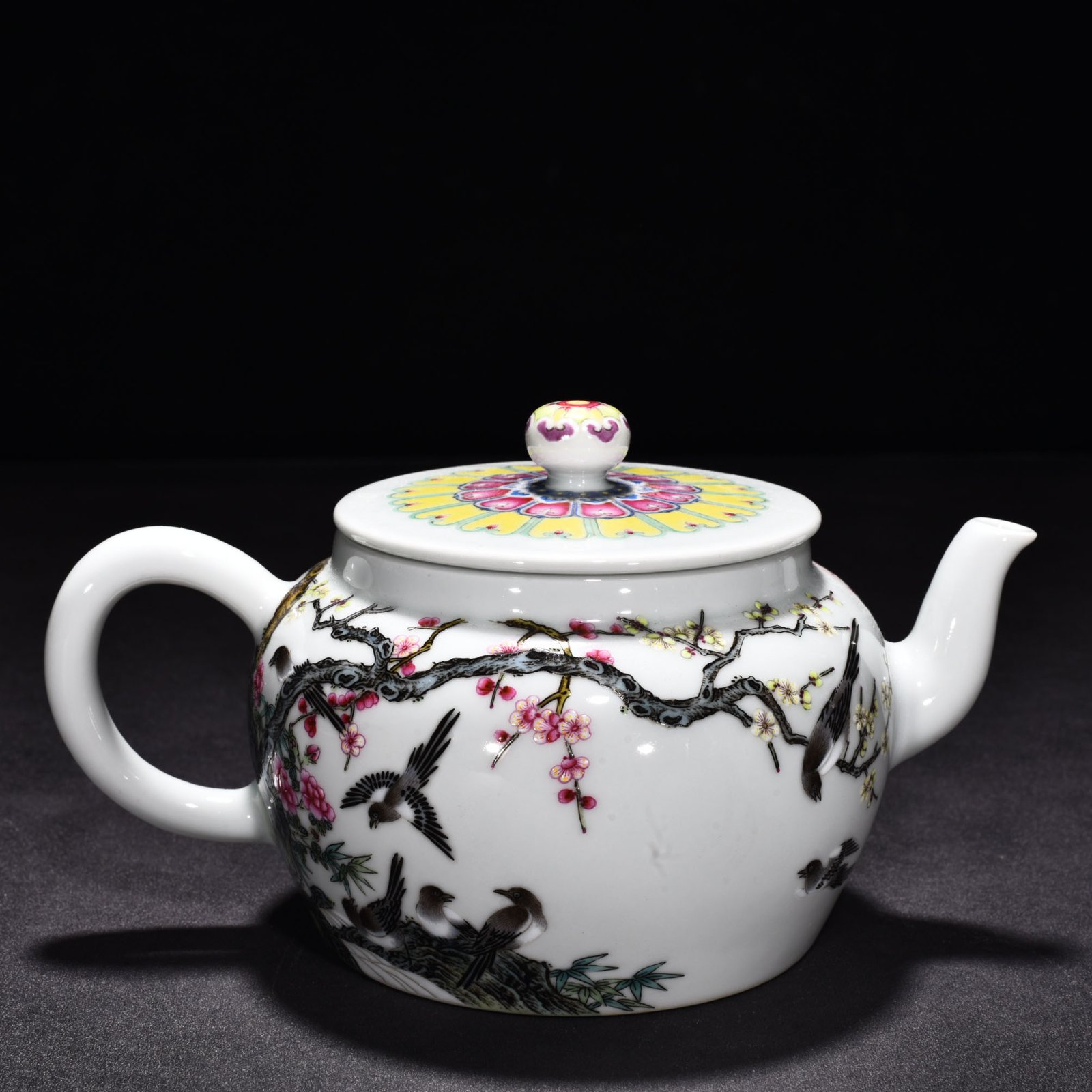 Qing Dynasty Yongzheng enamel plum blossom pot