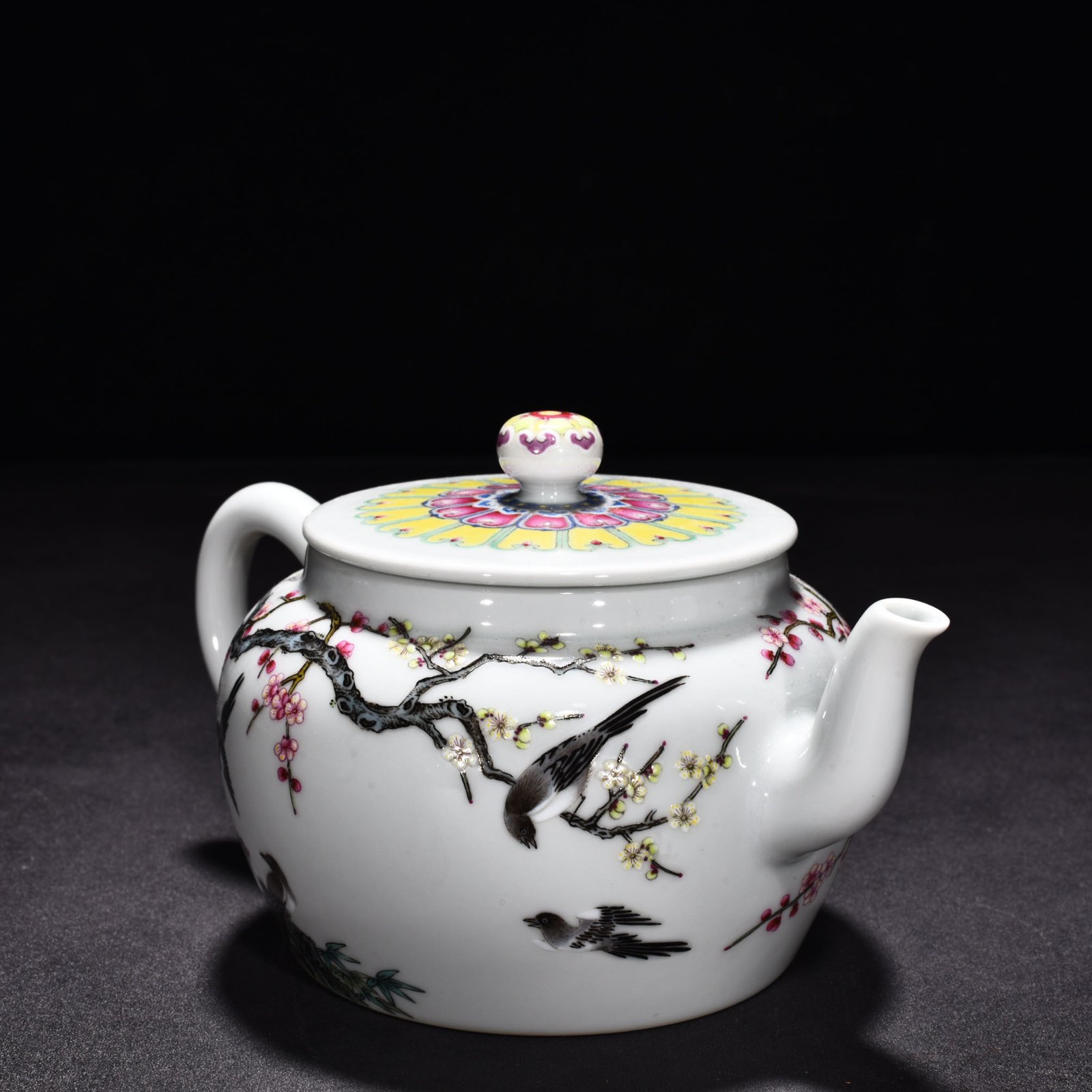 Qing Dynasty Yongzheng enamel plum blossom pot