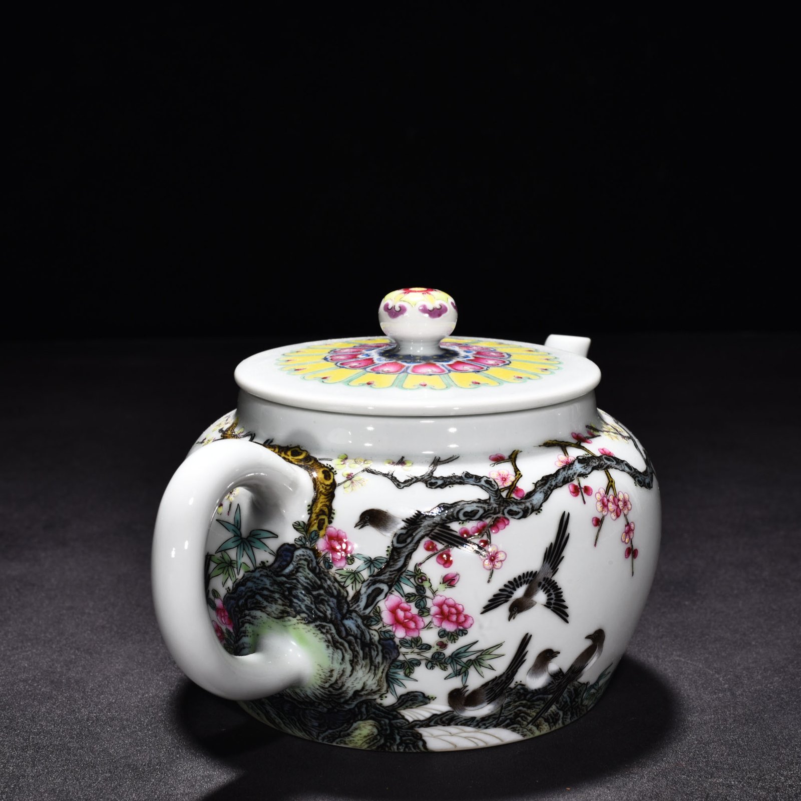 Qing Dynasty Yongzheng enamel plum blossom pot