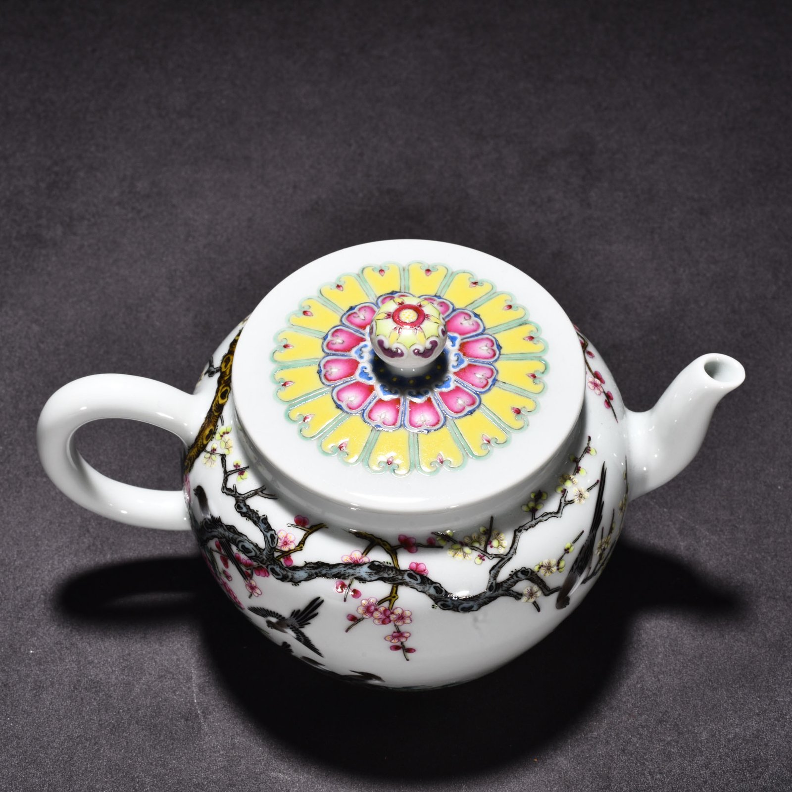 Qing Dynasty Yongzheng enamel plum blossom pot