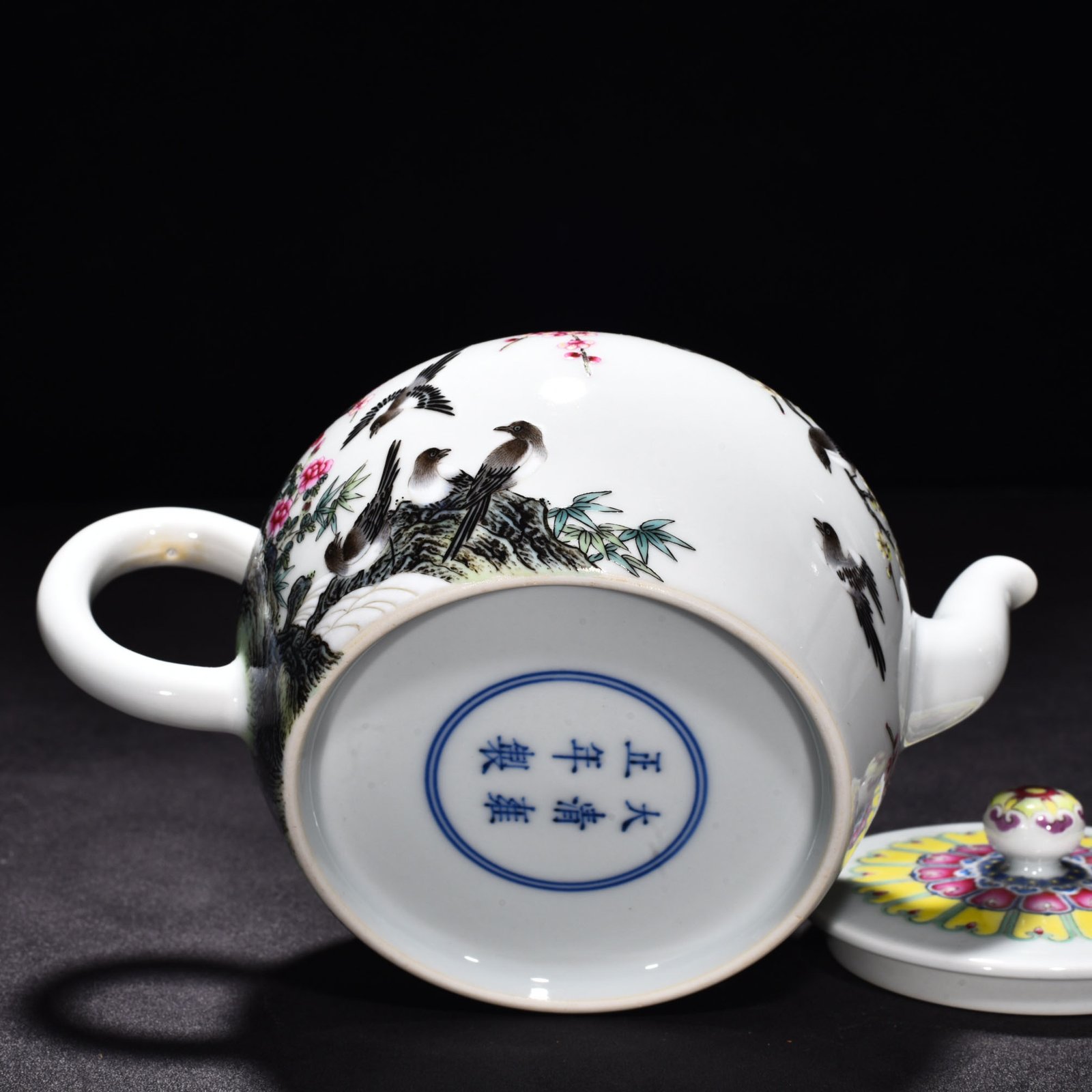 Qing Dynasty Yongzheng enamel plum blossom pot