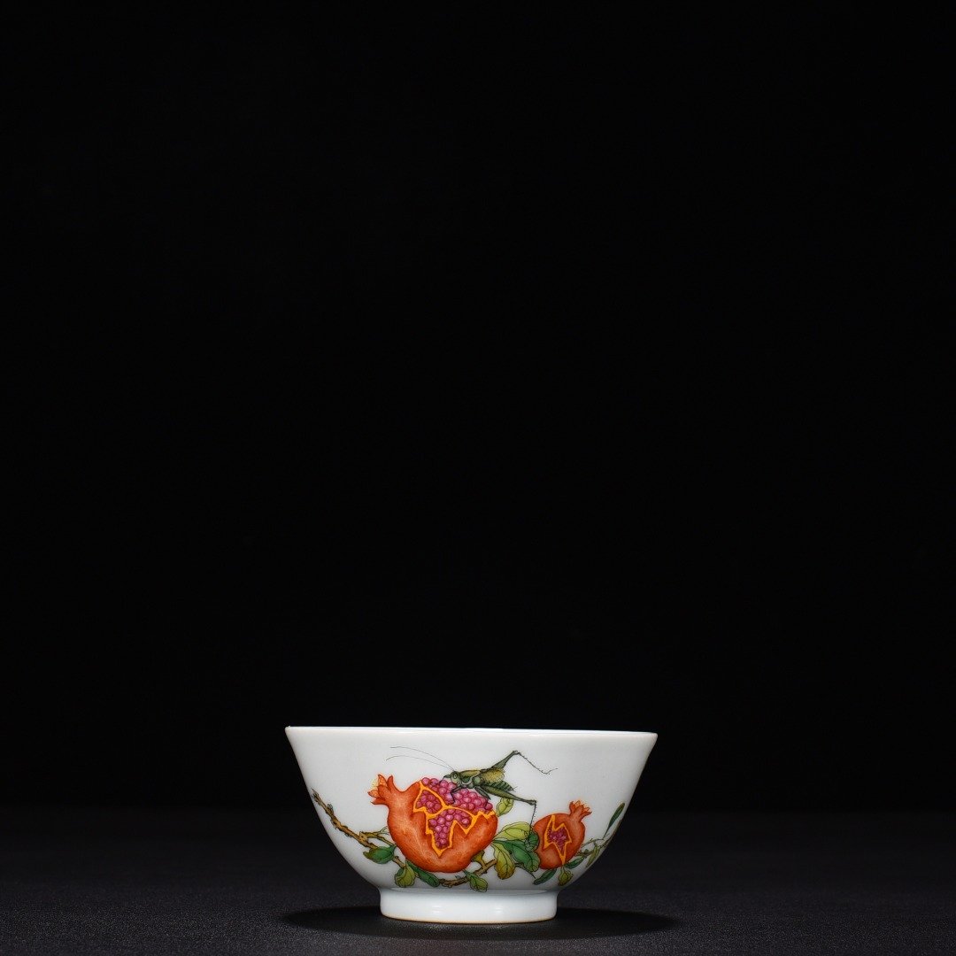 Qing Dynasty Yongzheng enamel pomegranate flower pattern cup