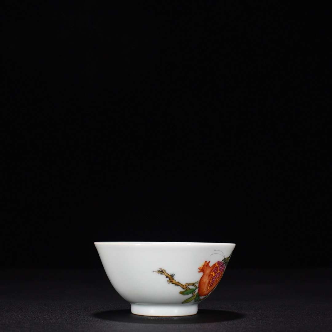 Qing Dynasty Yongzheng enamel pomegranate flower pattern cup