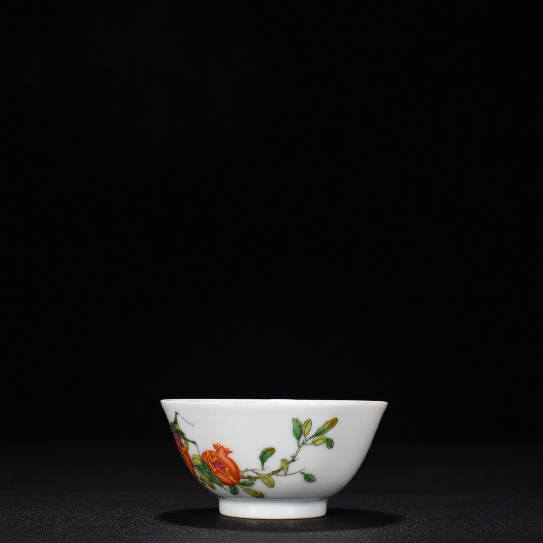 Qing Dynasty Yongzheng enamel pomegranate flower pattern cup