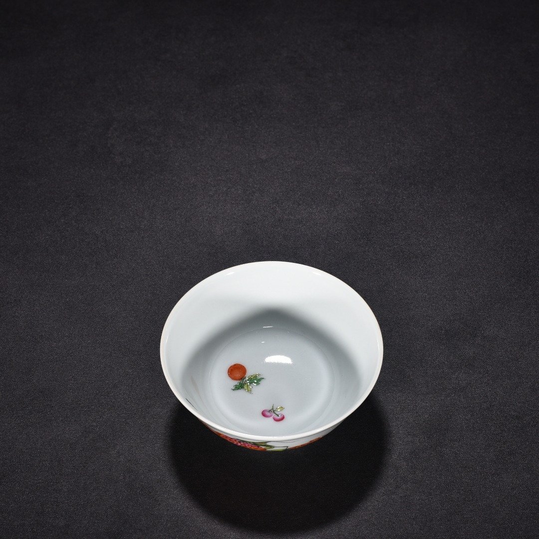 Qing Dynasty Yongzheng enamel pomegranate flower pattern cup