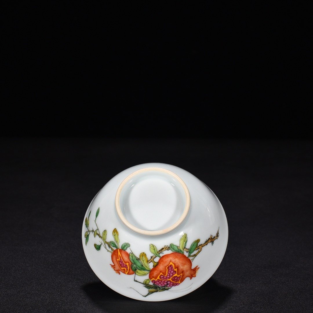 Qing Dynasty Yongzheng enamel pomegranate flower pattern cup