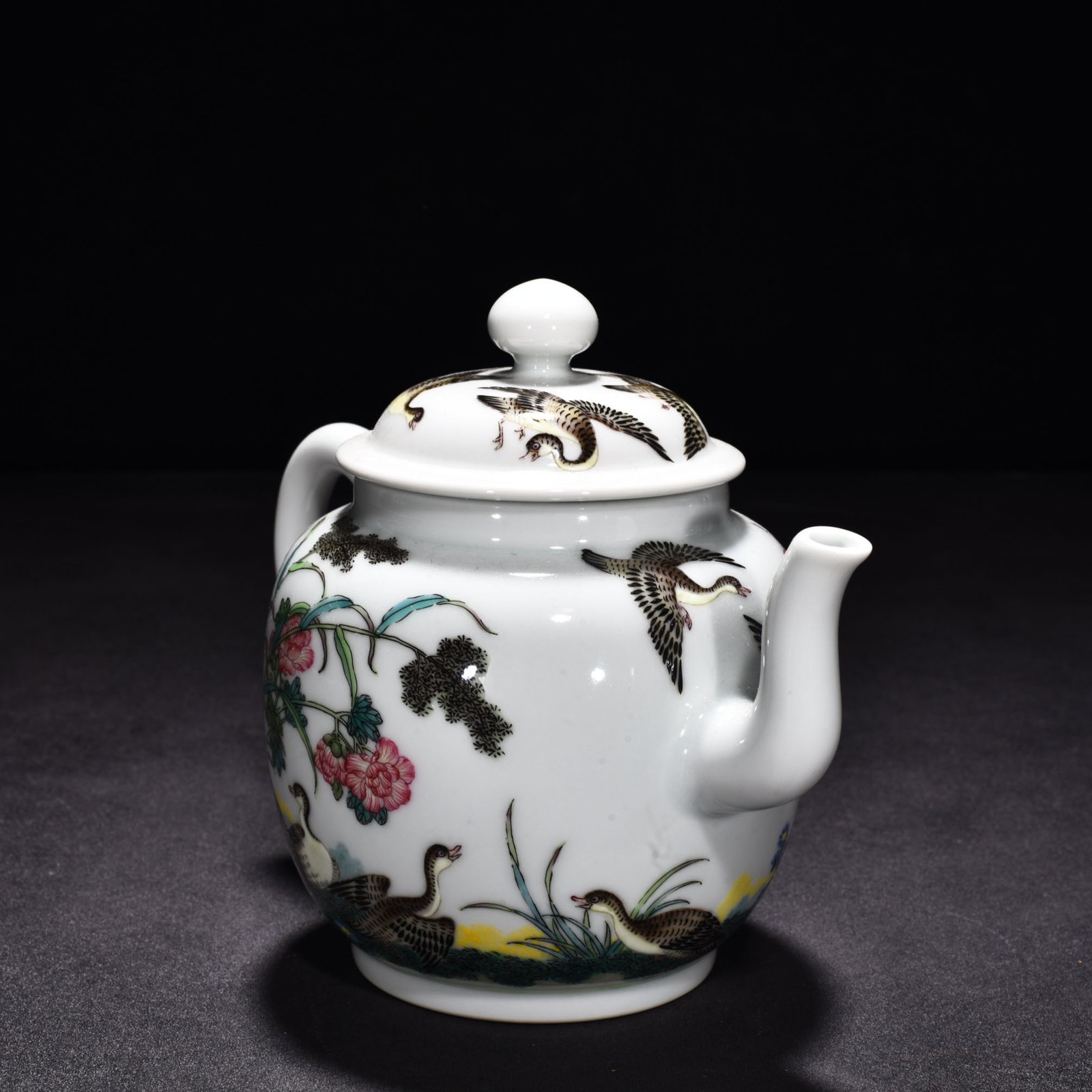 Qing Dynasty Yongzheng enamel pot