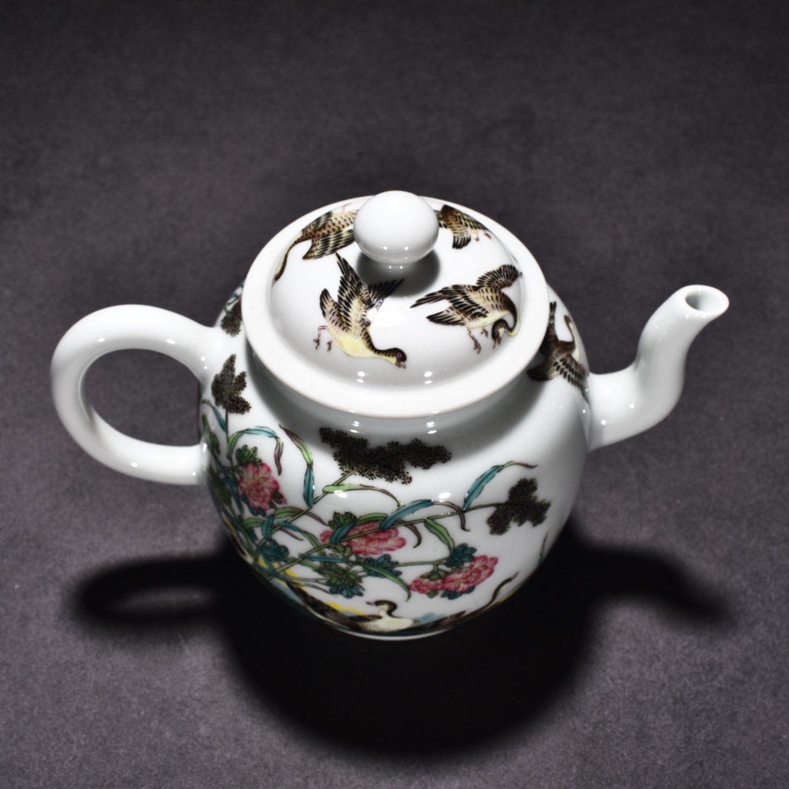 Qing Dynasty Yongzheng enamel pot