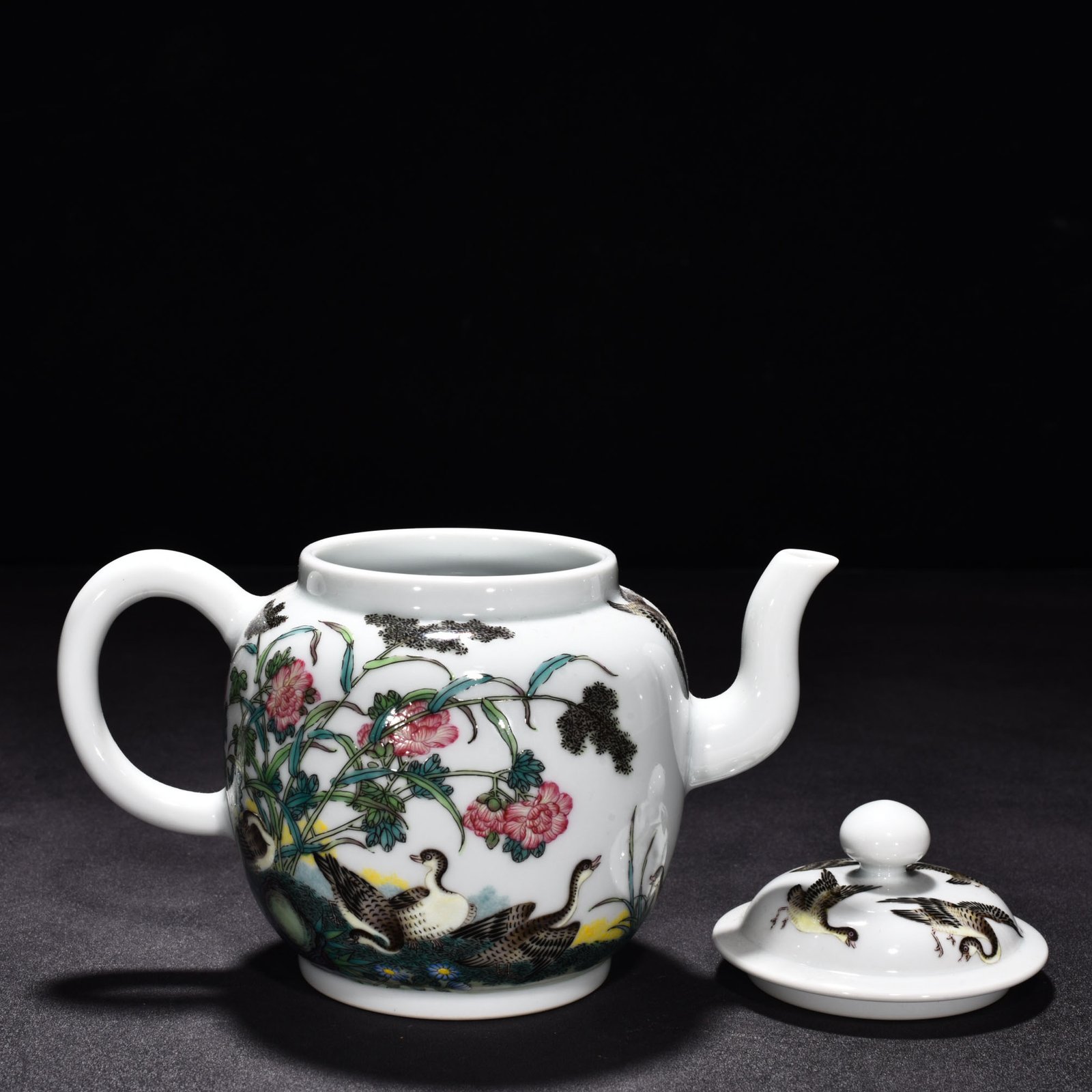 Qing Dynasty Yongzheng enamel pot