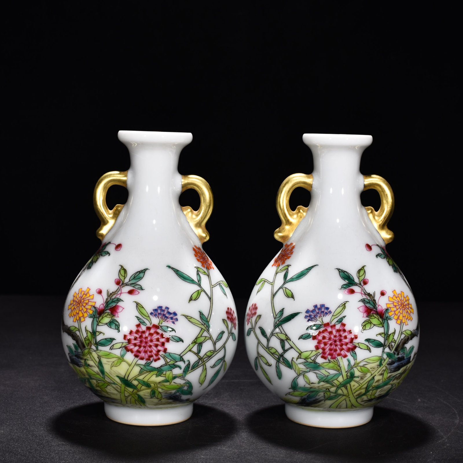 Qing Dynasty Yongzheng enamel flower pattern Ruyi vase