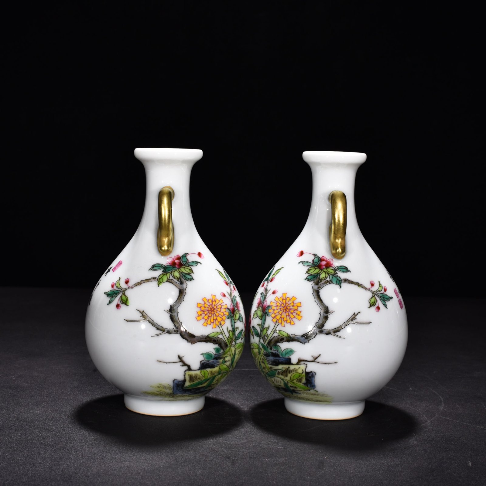 Qing Dynasty Yongzheng enamel flower pattern Ruyi vase