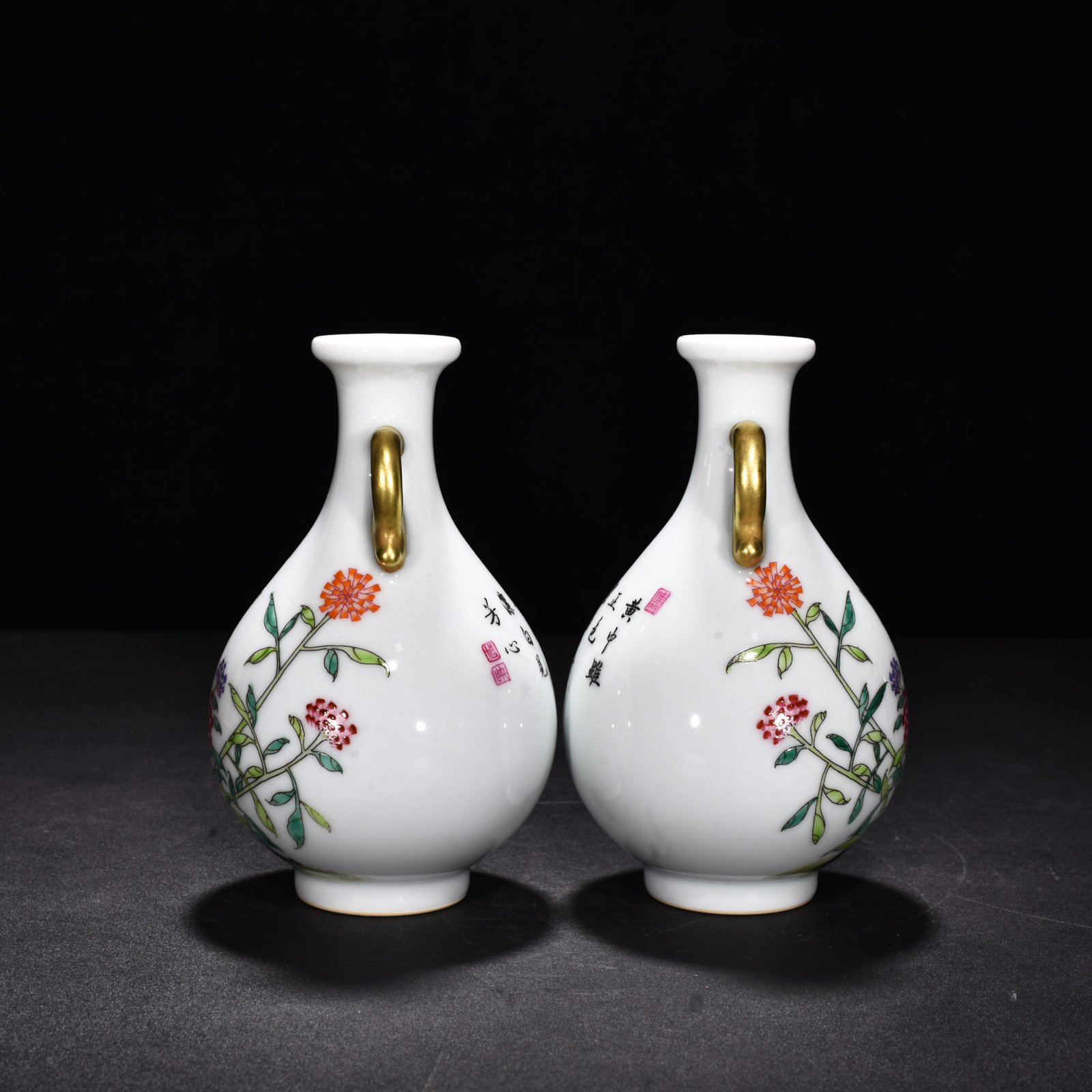Qing Dynasty Yongzheng enamel flower pattern Ruyi vase