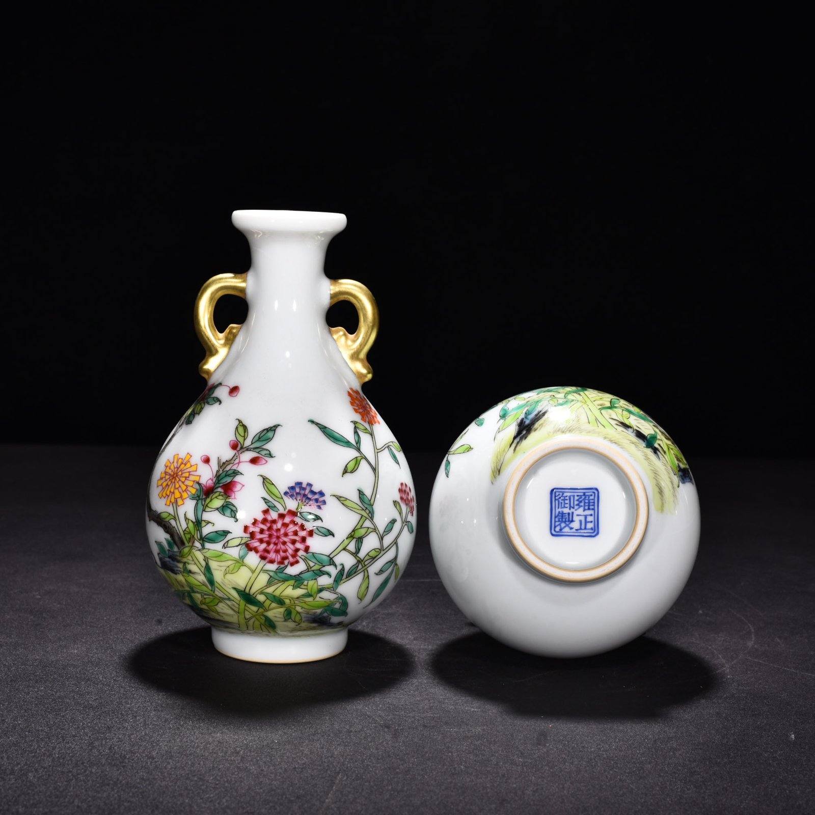 Qing Dynasty Yongzheng enamel flower pattern Ruyi vase