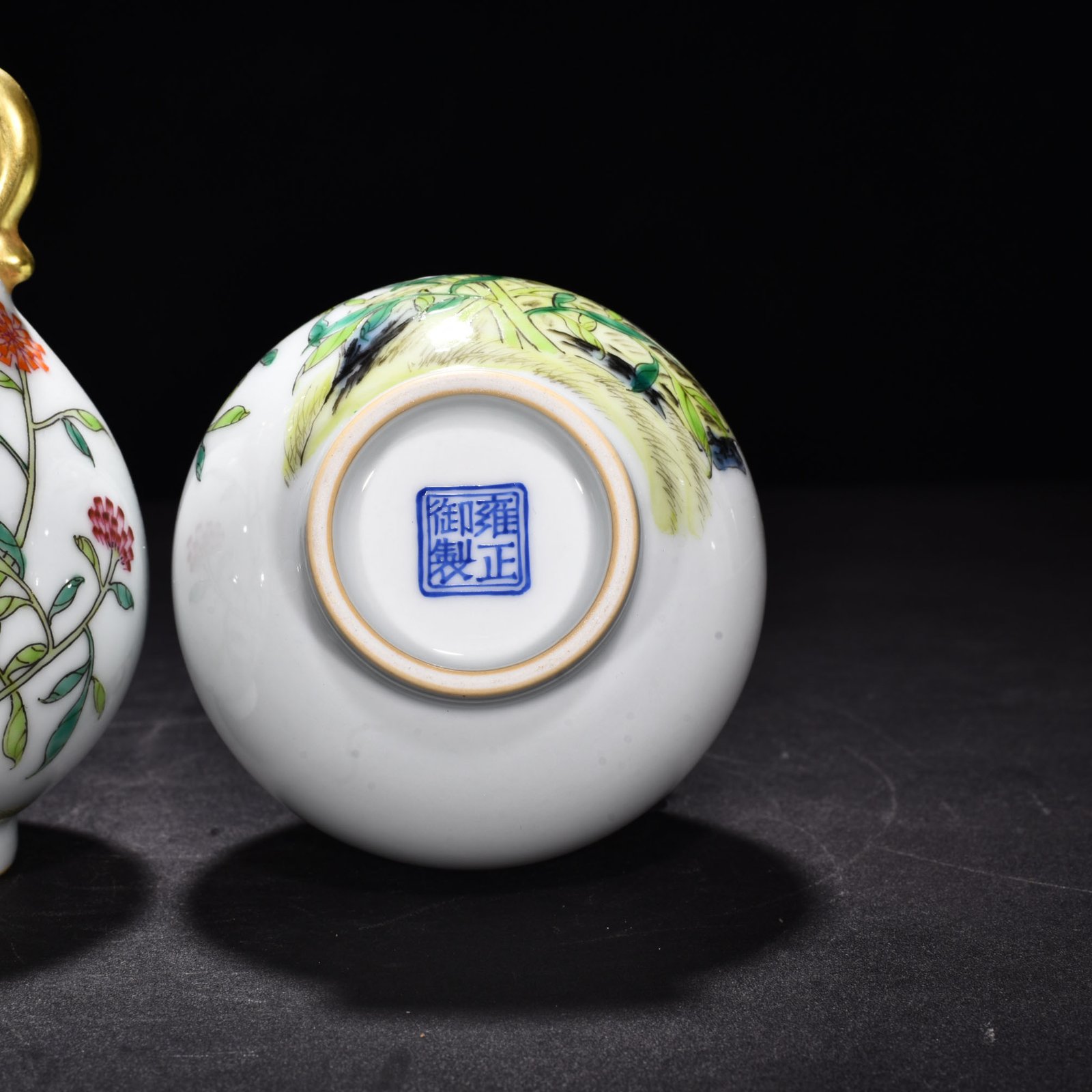 Qing Dynasty Yongzheng enamel flower pattern Ruyi vase