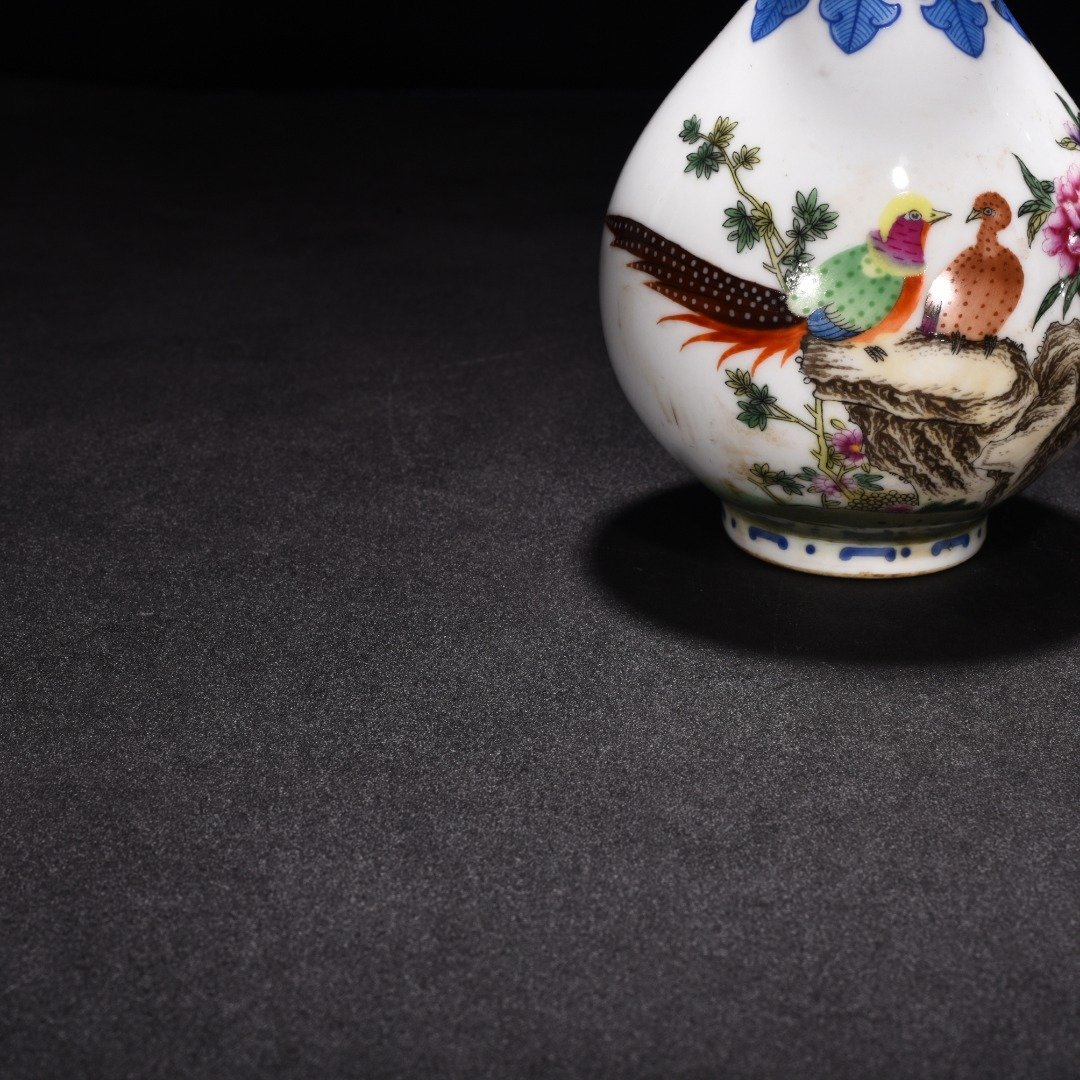 Qing Dynasty Yongzheng enamel jade pot spring vase