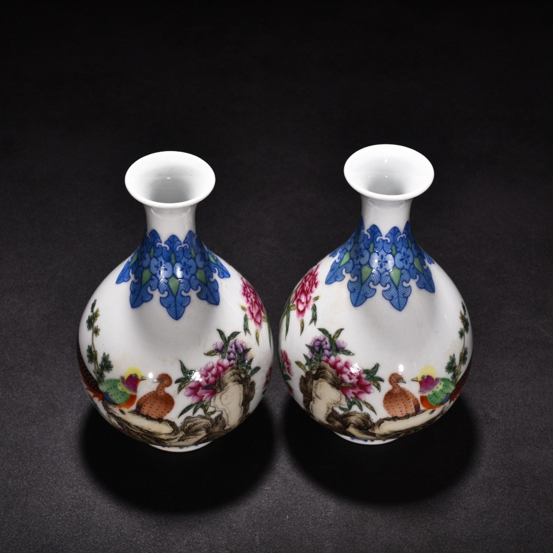 Qing Dynasty Yongzheng enamel jade pot spring vase