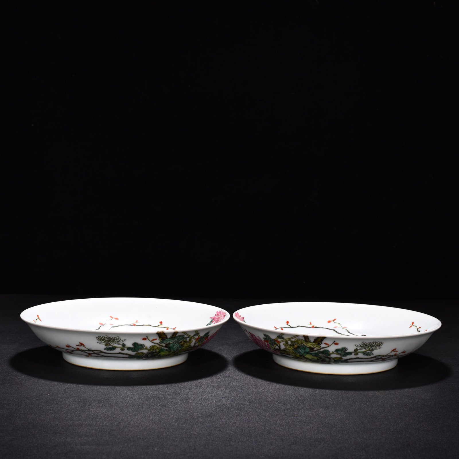 Qing Dynasty Yongzheng enamel chrysanthemum flower pattern plate