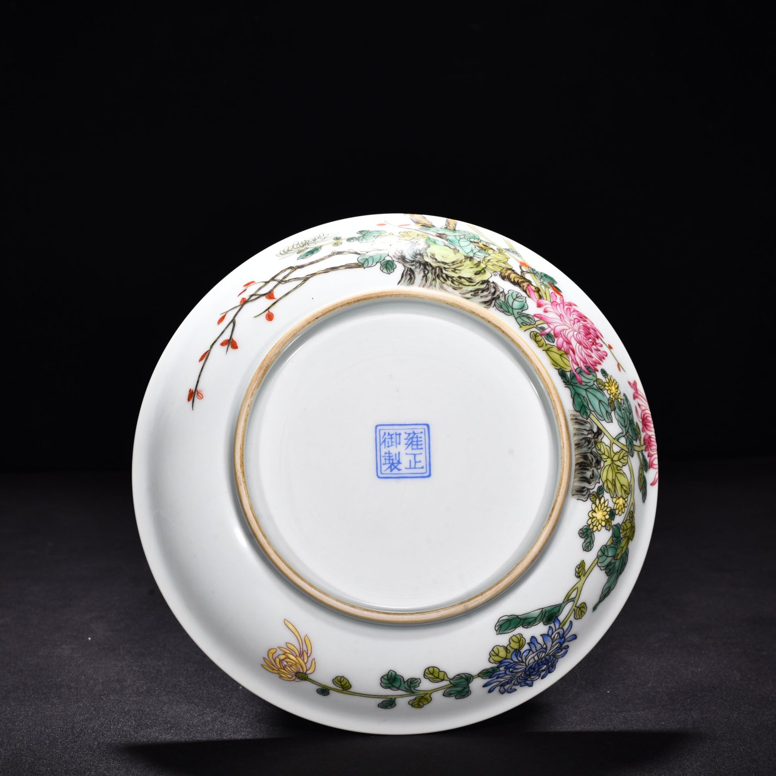 Qing Dynasty Yongzheng enamel chrysanthemum flower pattern plate