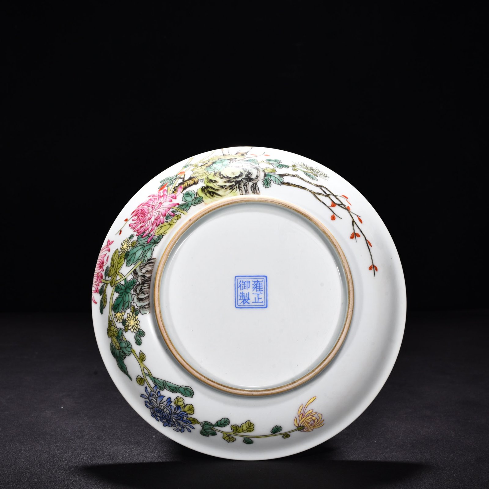 Qing Dynasty Yongzheng enamel chrysanthemum flower pattern plate