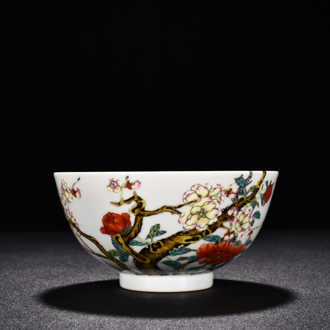 Qing Dynasty Yongzheng enamel plum blossom bowl