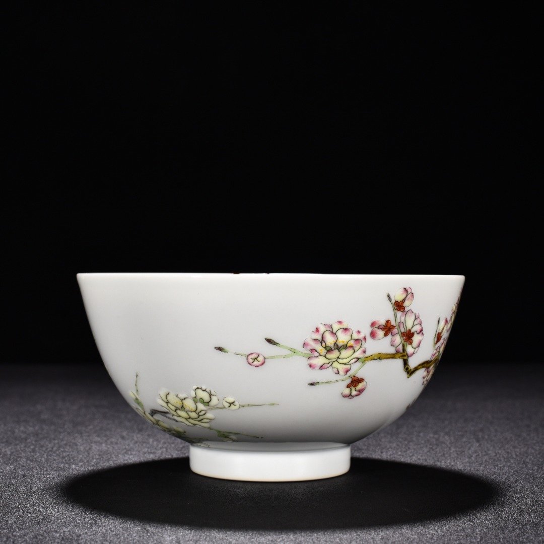 Qing Dynasty Yongzheng enamel plum blossom bowl
