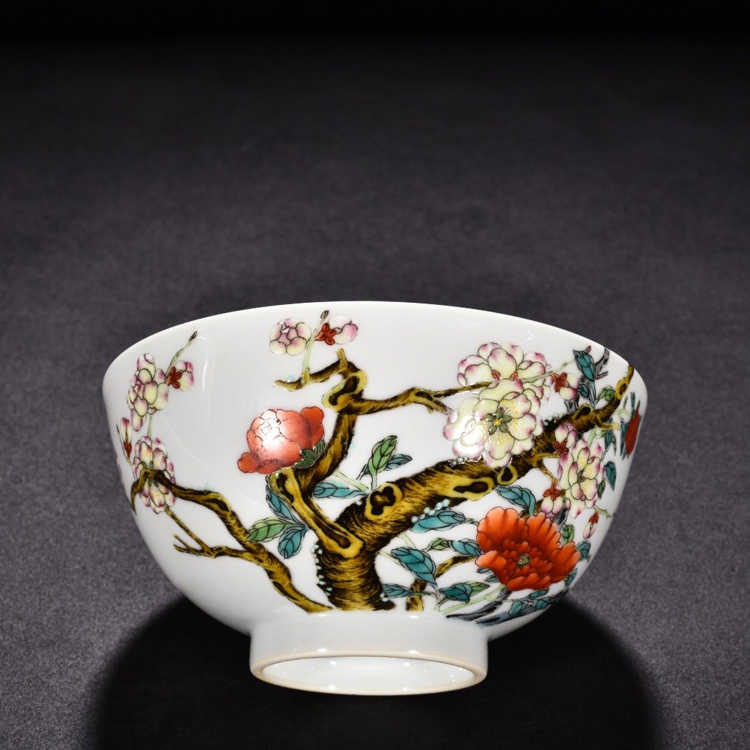 Qing Dynasty Yongzheng enamel plum blossom bowl