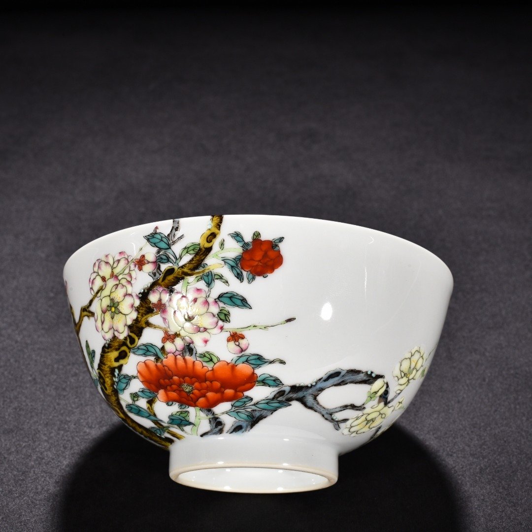 Qing Dynasty Yongzheng enamel plum blossom bowl