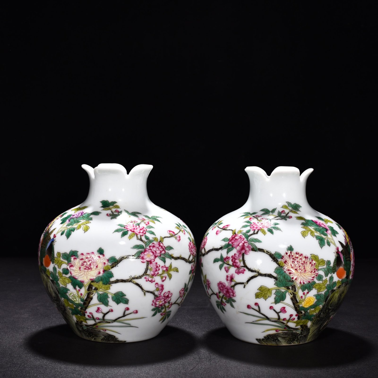 Qing Dynasty Yongzheng enamel pomegranate statue