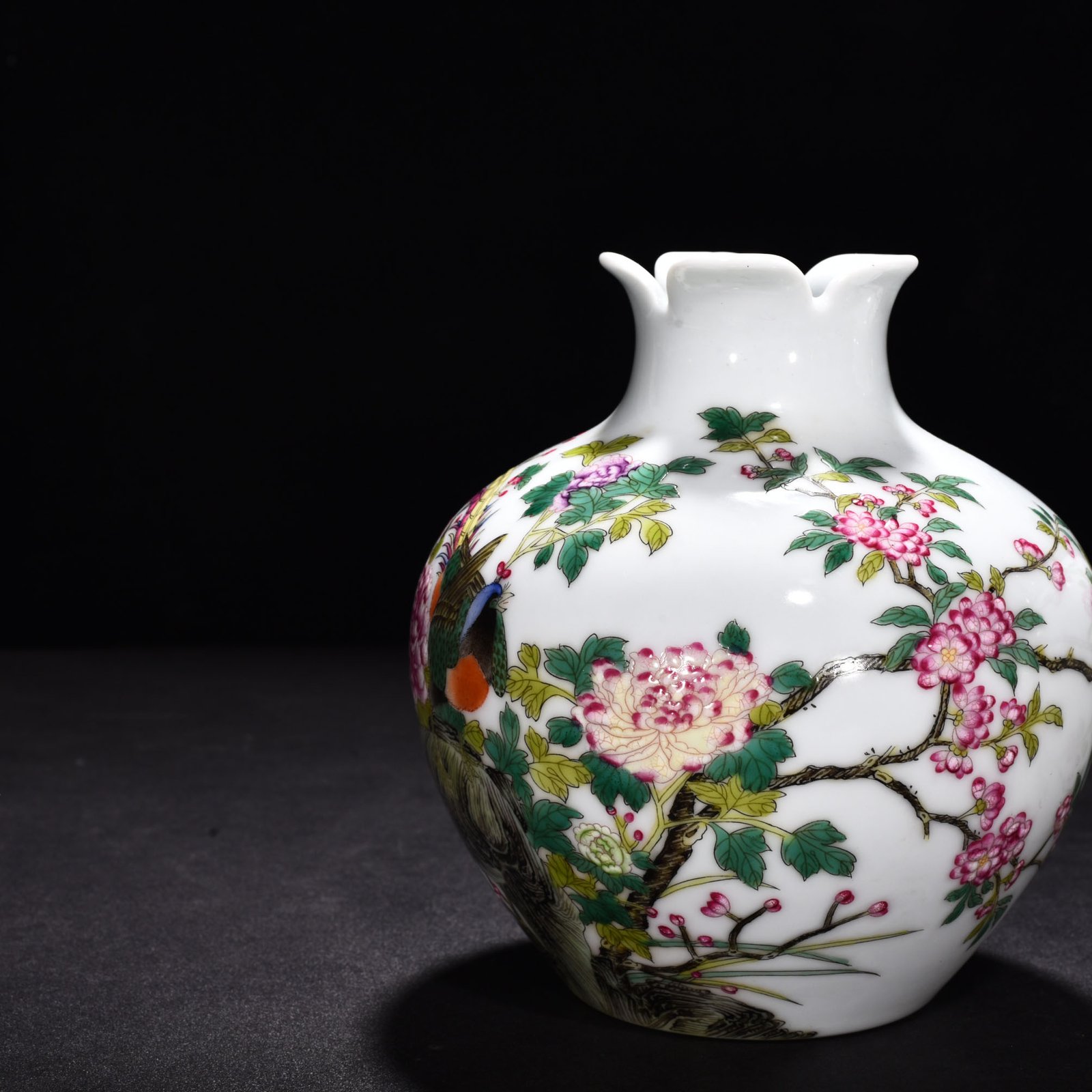 Qing Dynasty Yongzheng enamel pomegranate statue
