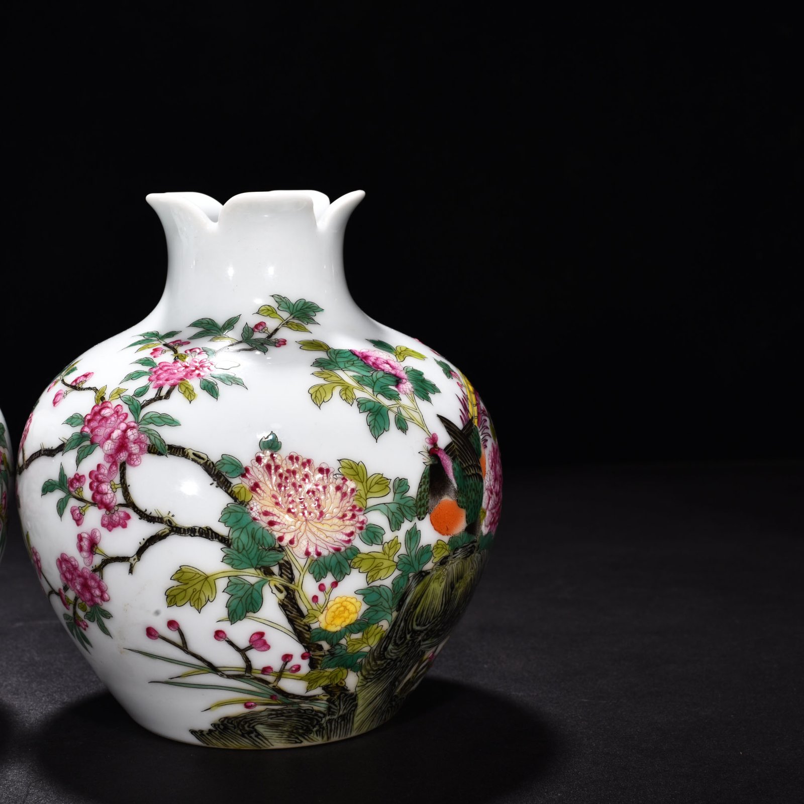 Qing Dynasty Yongzheng enamel pomegranate statue