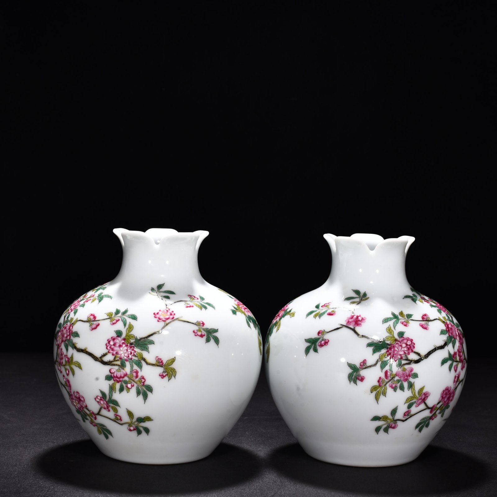 Qing Dynasty Yongzheng enamel pomegranate statue