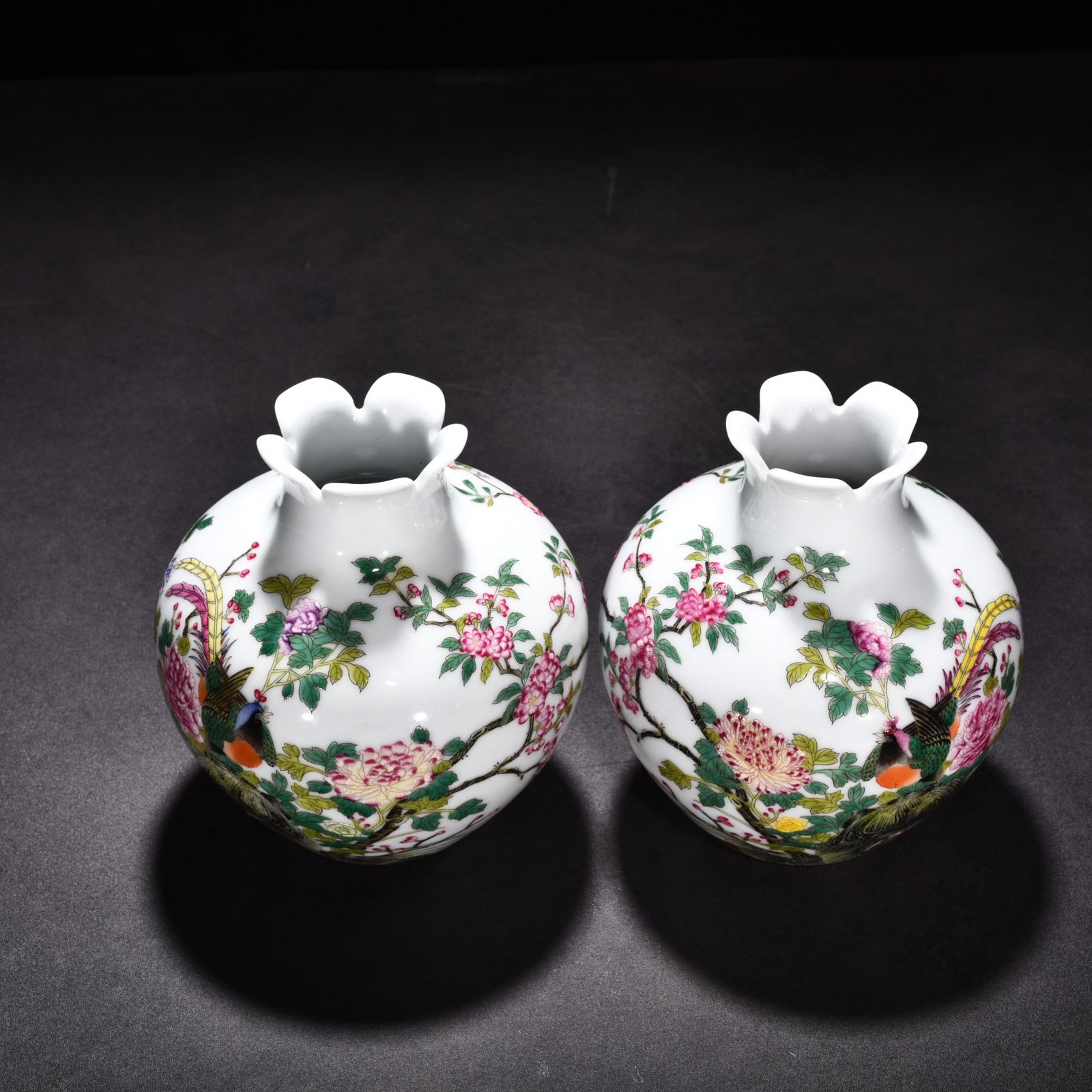 Qing Dynasty Yongzheng enamel pomegranate statue