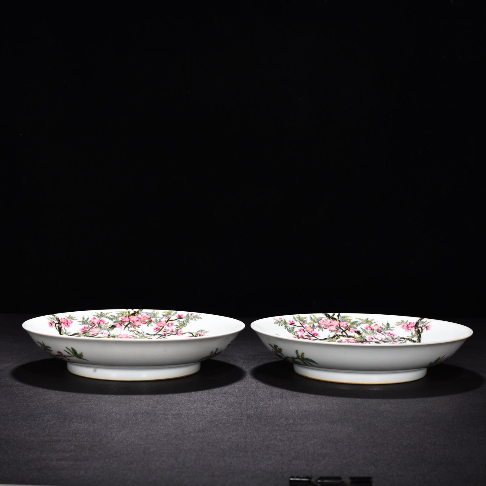 Qing Dynasty Yongzheng enamel plate