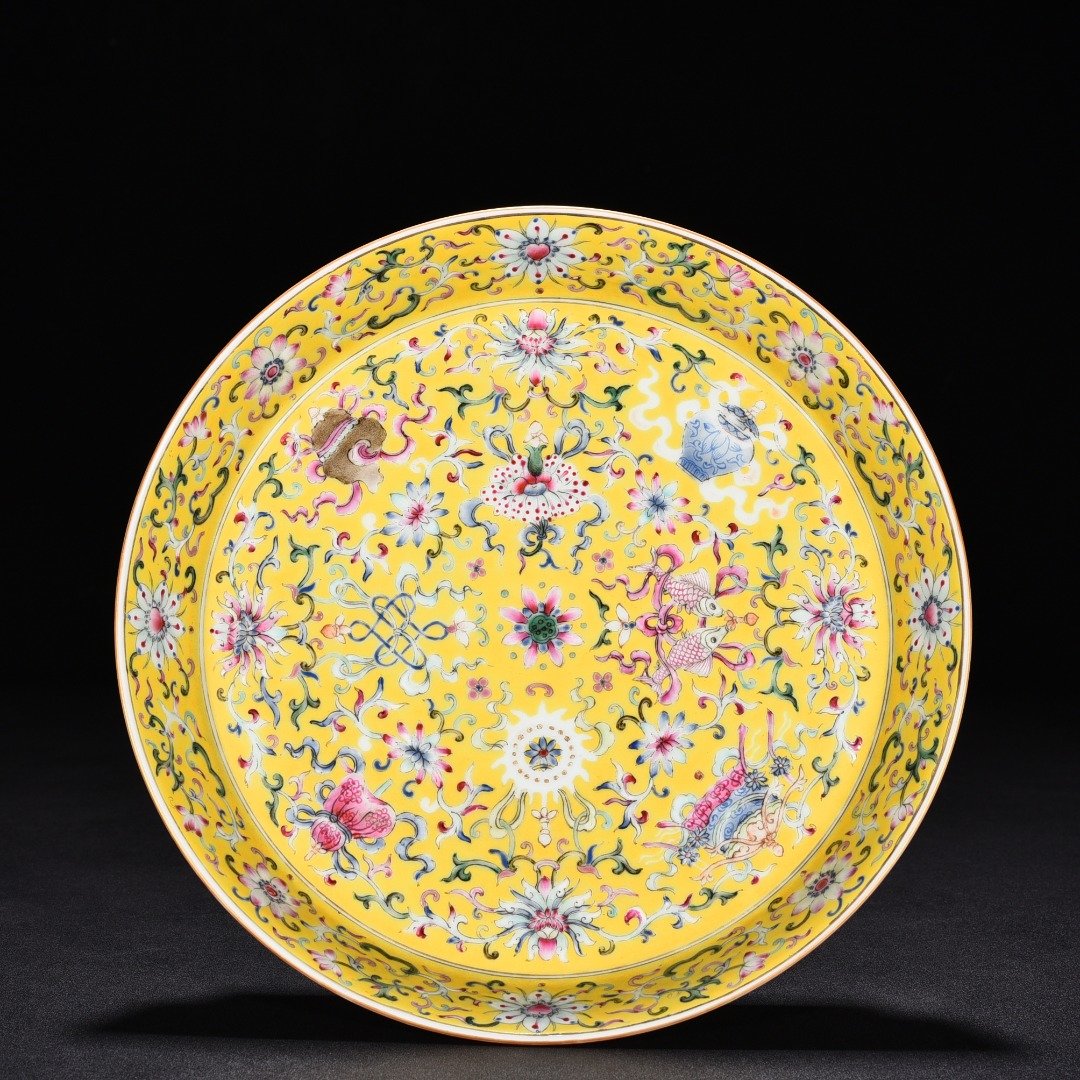 Qing Dynasty Yongzheng alum red and yellow ground plate