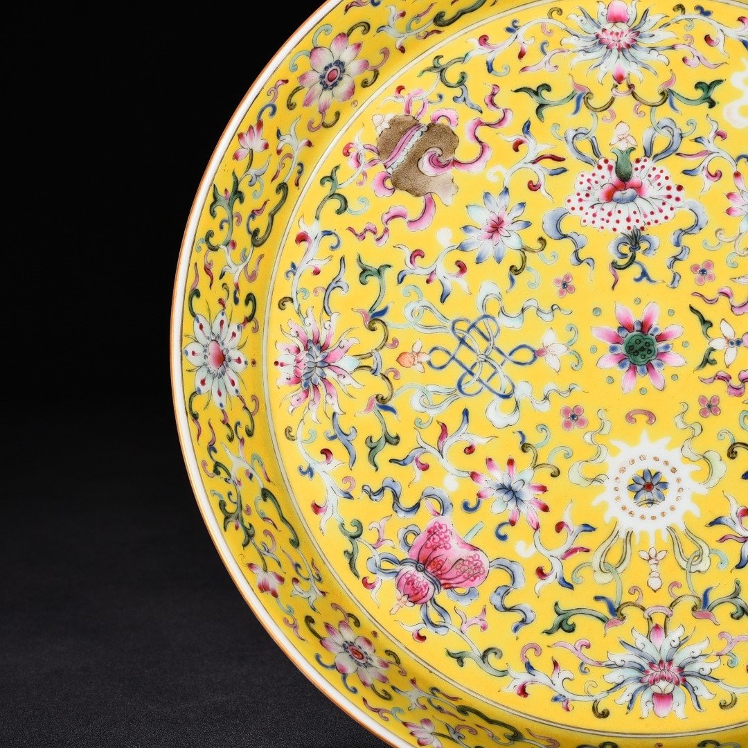 Qing Dynasty Yongzheng alum red and yellow ground plate