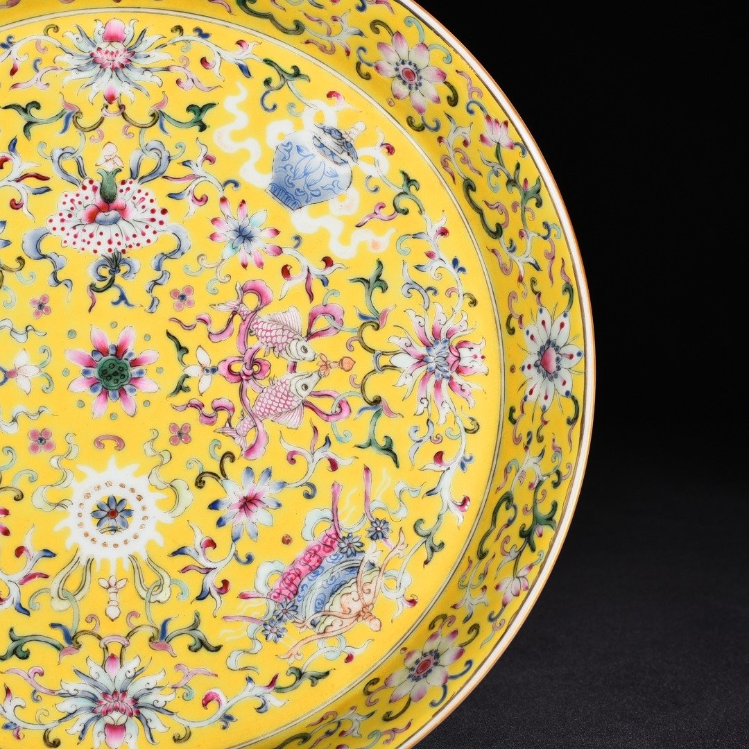 Qing Dynasty Yongzheng alum red and yellow ground plate