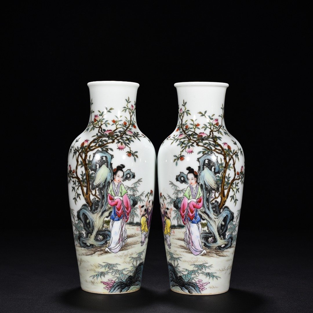 Qing Dynasty Yongzheng pastel vase