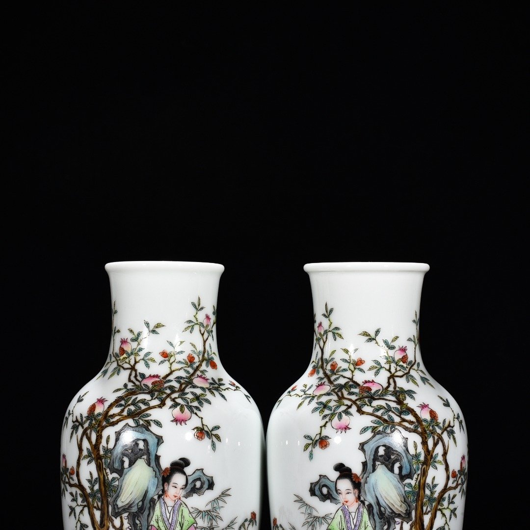 Qing Dynasty Yongzheng pastel vase
