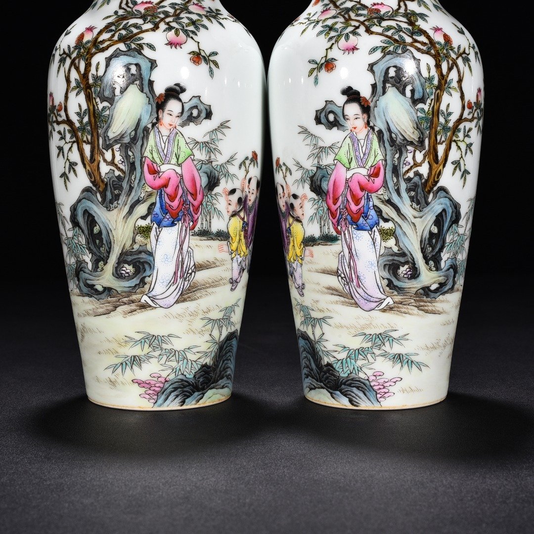 Qing Dynasty Yongzheng pastel vase