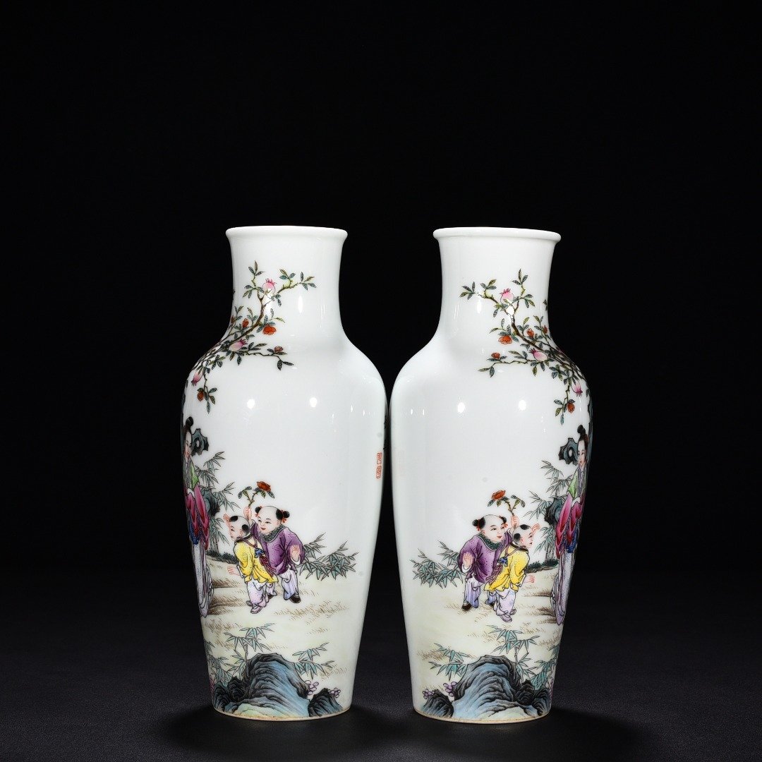 Qing Dynasty Yongzheng pastel vase