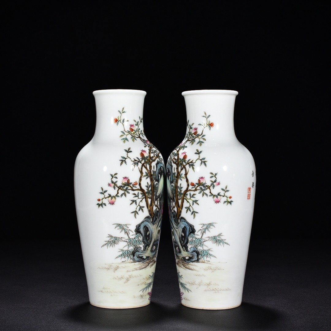 Qing Dynasty Yongzheng pastel vase