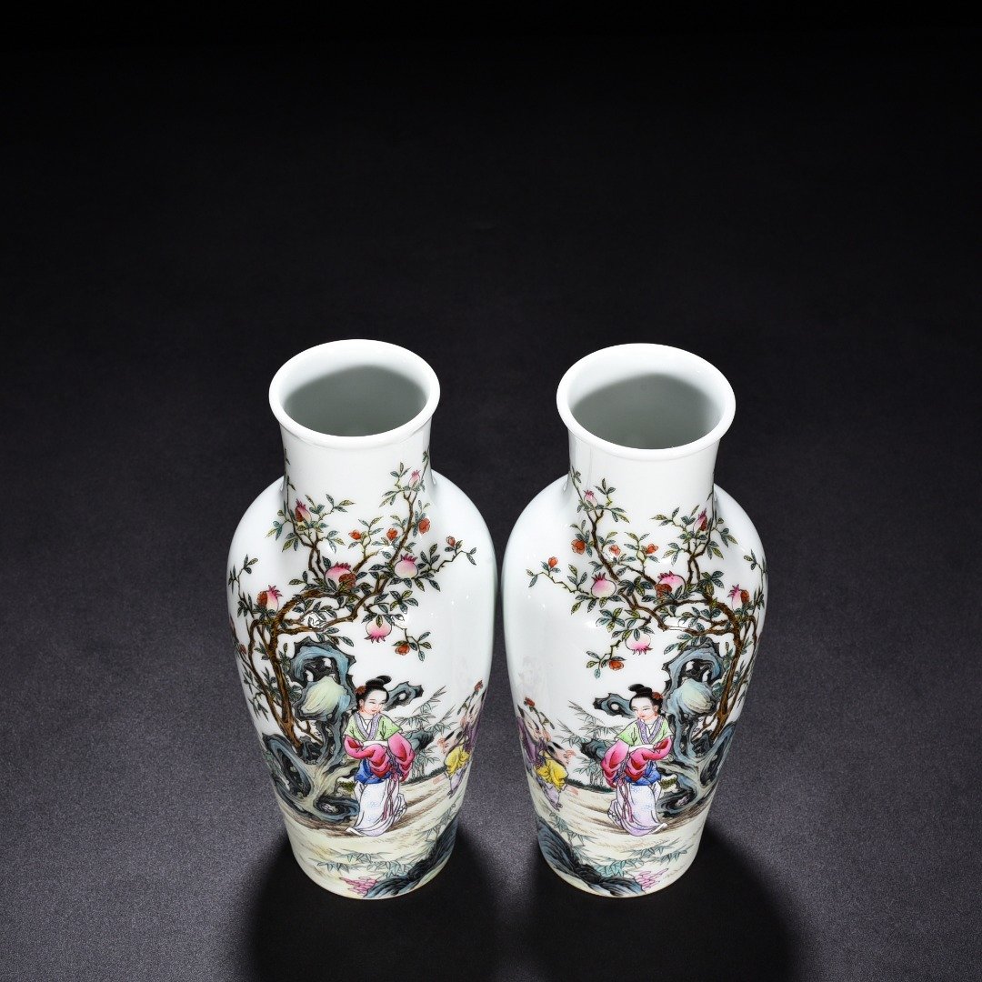 Qing Dynasty Yongzheng pastel vase