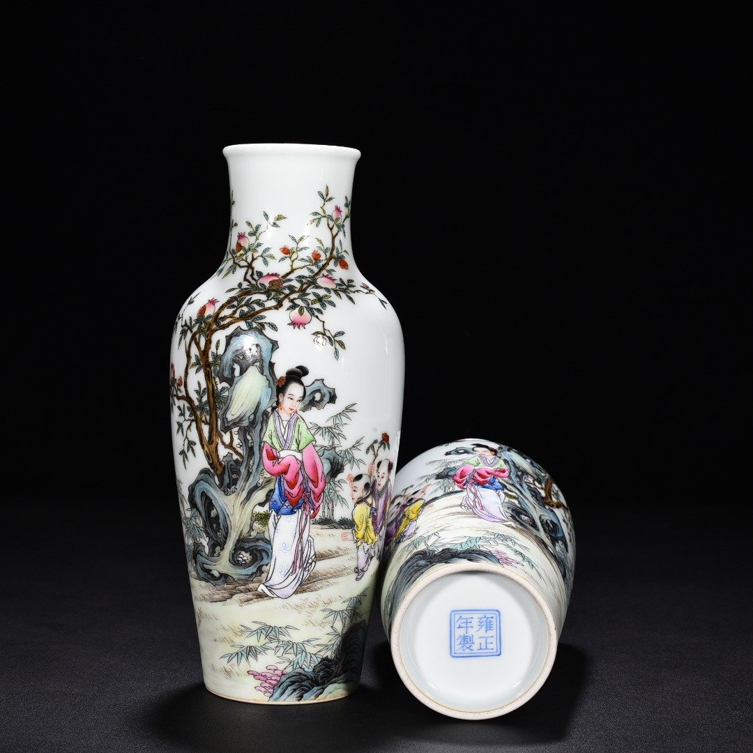 Qing Dynasty Yongzheng pastel vase